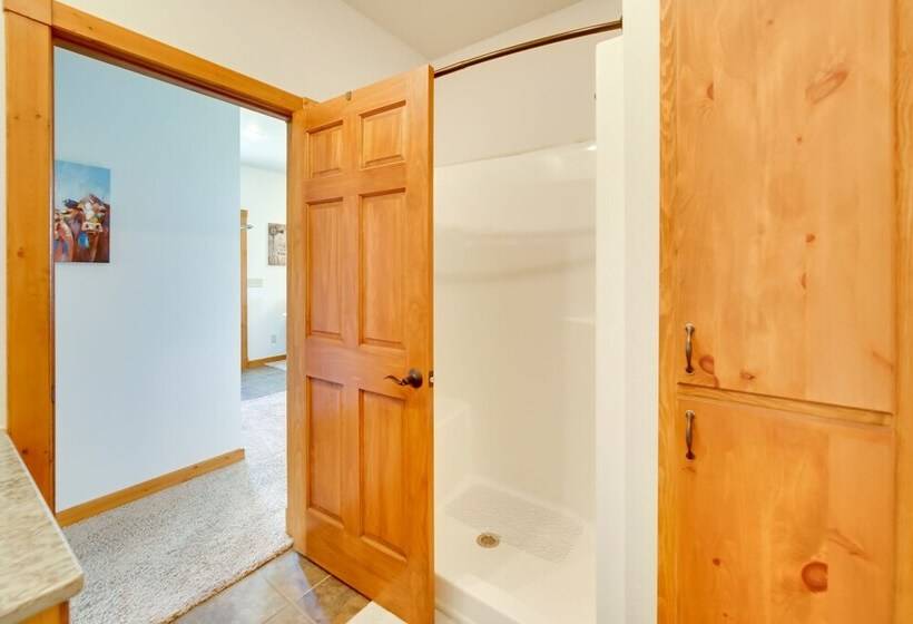 Peshtigo Dairy Farm Escape: Fire Pit, Grills!