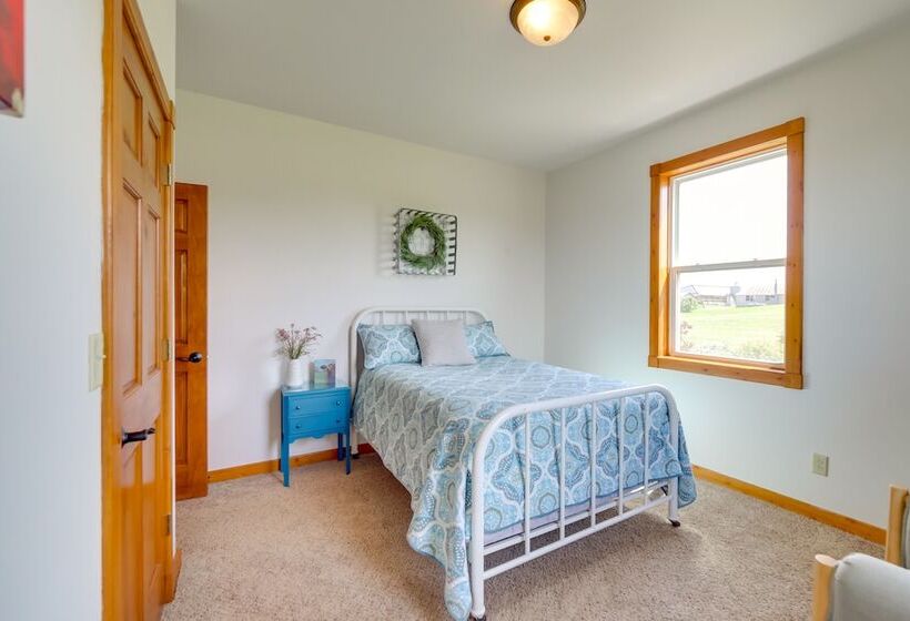 Peshtigo Dairy Farm Escape: Fire Pit, Grills!