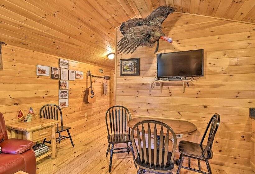 Parsons Semper Fi Cabin W/ Fire Pit!