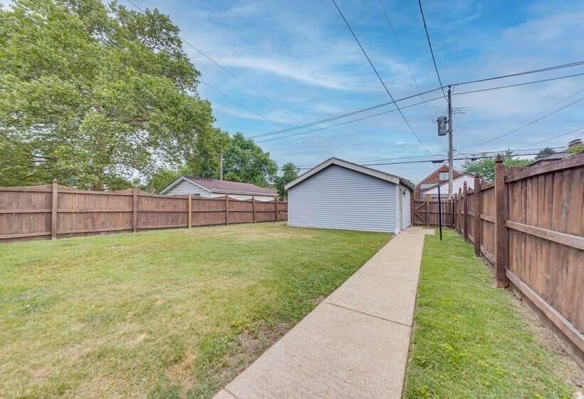 Pet Friendly St Louis Home W/ Grill & Backyard