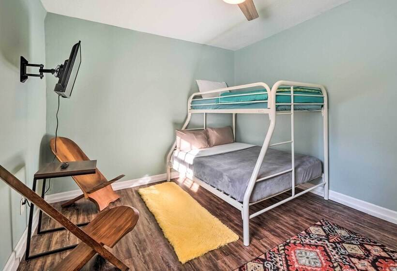 Pet Friendly Wilmington Home ~ 5 Mi To Beach!