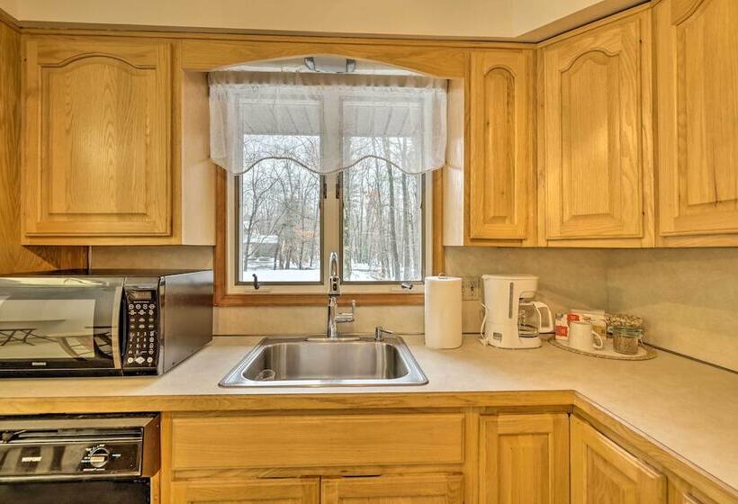Pocono Pines Home ~ 10 Mi To Skiing & Hiking!