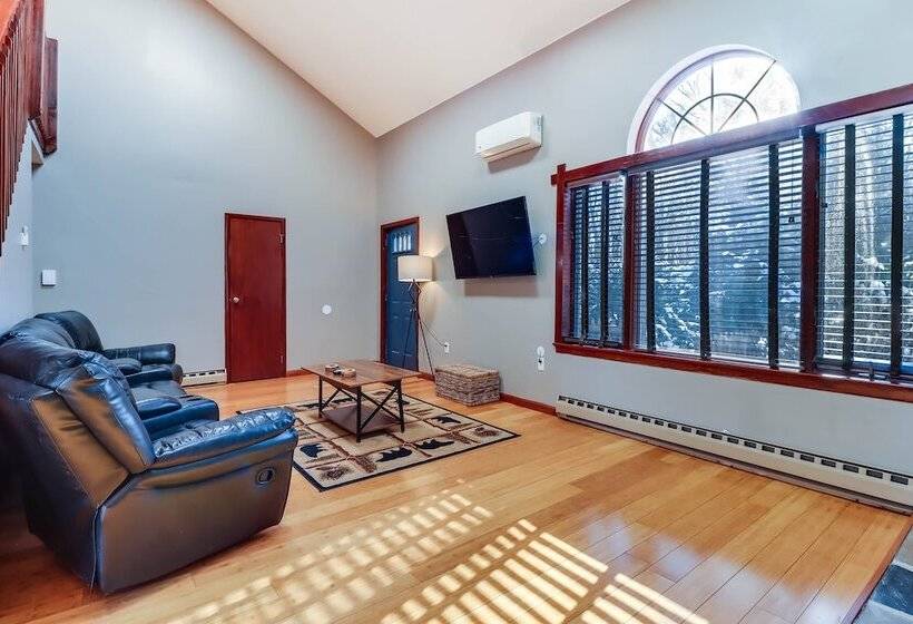 Lake Access & Private Hot Tub At Poconos Home!