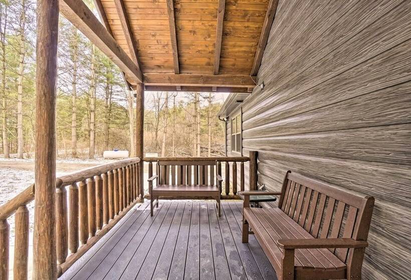 Quiet Pines Cabin W/ Hot Tub & Fishing Pond!