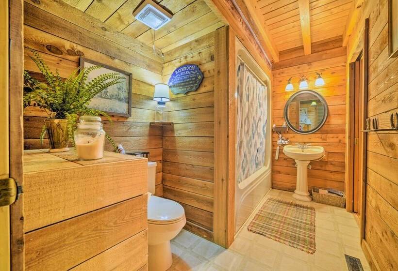 Quiet, Woodsy Retreat: Deck & Kentucky Lake Access