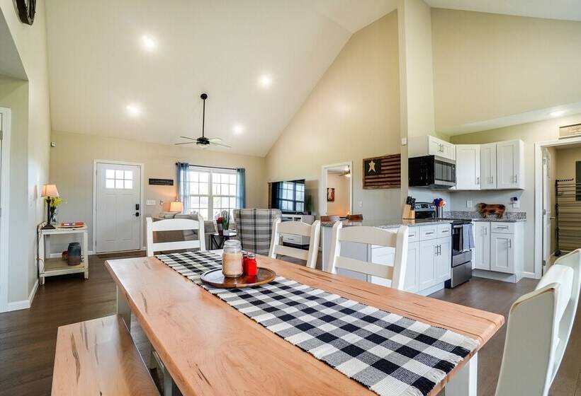 Near State Parks & Dtwn: Quaint Sparta Home!