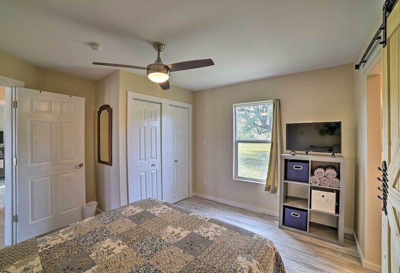 Rockport Home W/ Yard: 2 Mi To Gulf Coast Beaches!