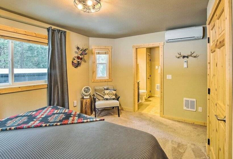 Ronald Cabin W/ Private Hot Tub Near Lake & Trails