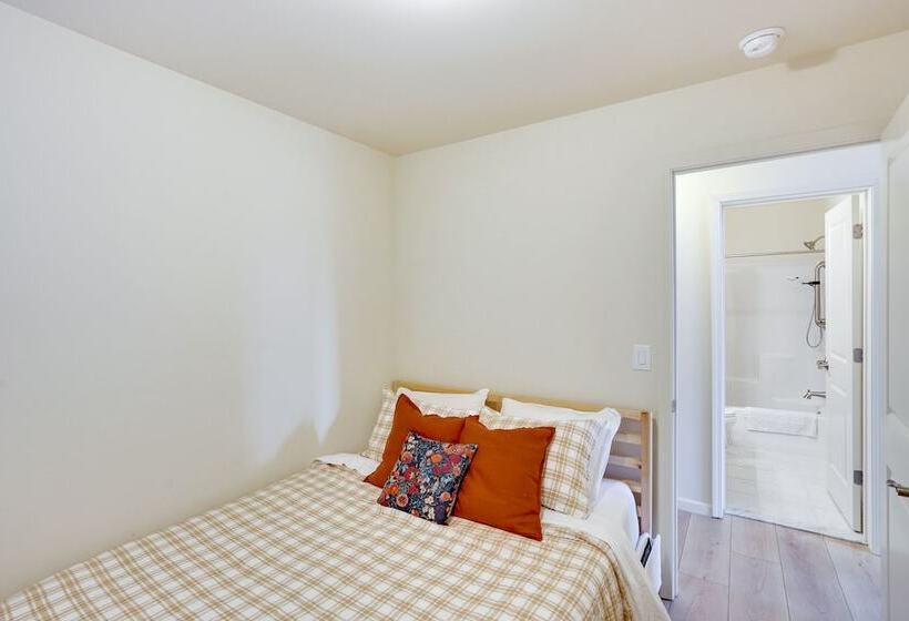 Sleepy Hollow Lake Home W/ Deck, Pool Access!