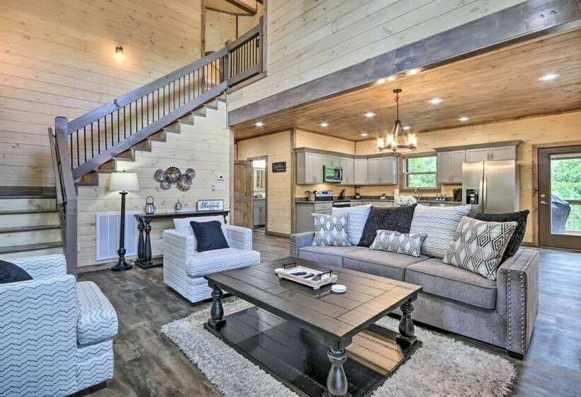 Smoky Cove Retreat W/ Private Hot Tub & Deck!