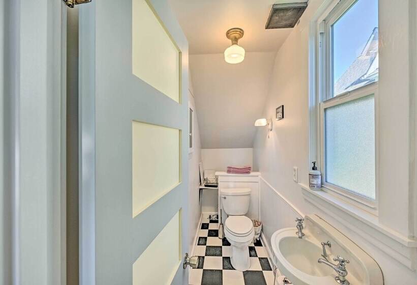 Sunny & Central Everett Home < 1 Mile To Dtwn!