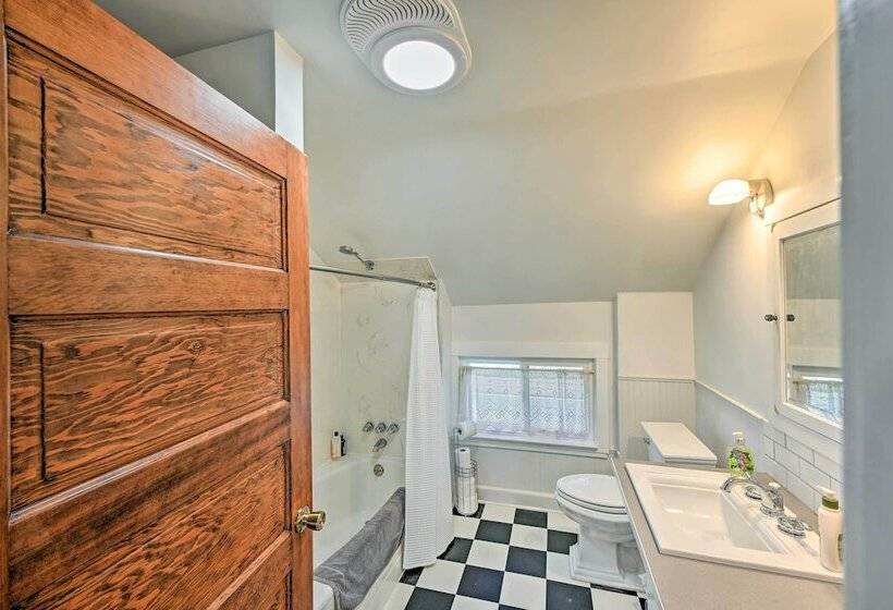 Sunny & Central Everett Home < 1 Mile To Dtwn!