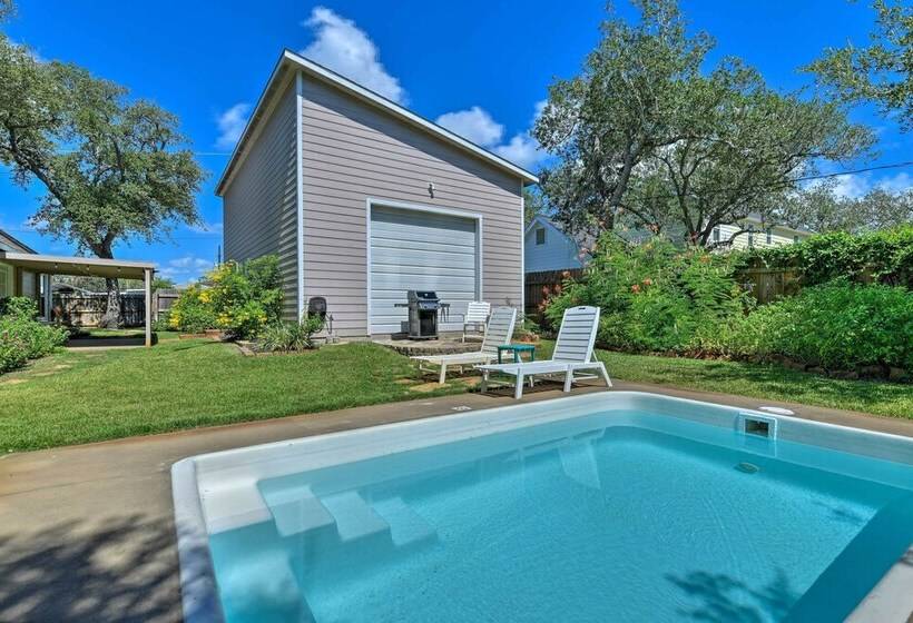 Outdoor Oasis & Grills: Ultimate Rockport Home!
