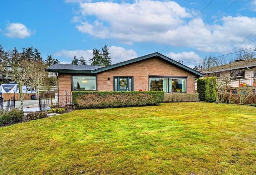 Walkable Downtown Poulsbo Vacation Rental!