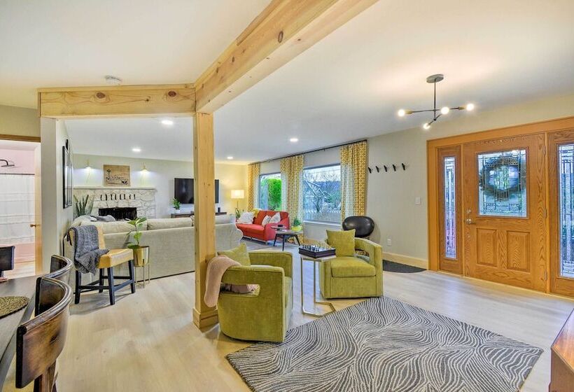 Walkable Downtown Poulsbo Vacation Rental!