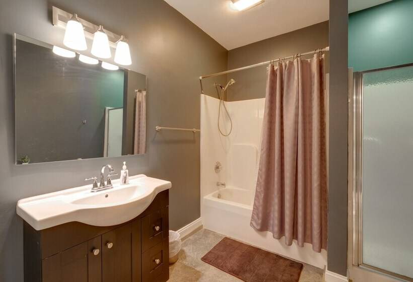 Waterfront Smith Mountain Lake Home W/ Boat Dock!