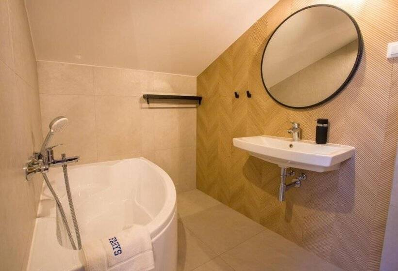 تختخواب و صبحانه Farys   świetna Lokalizacja, Sauna, Jacuzzi, Piękne Widoki Z Okien