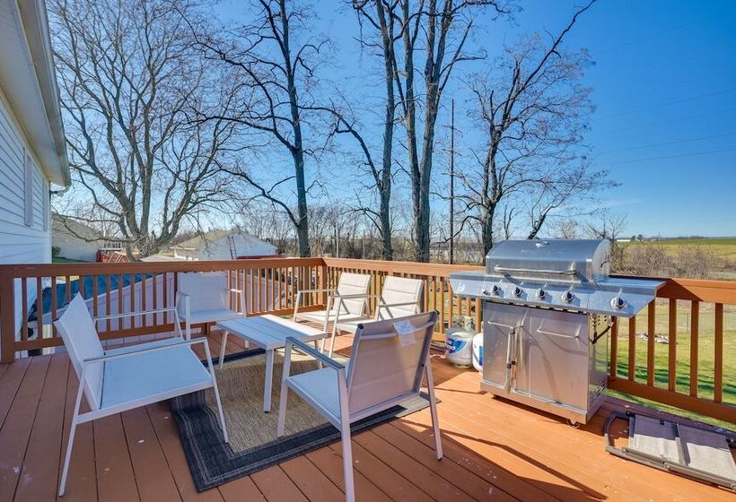 Convenient Hummelstown Home W/ Deck!