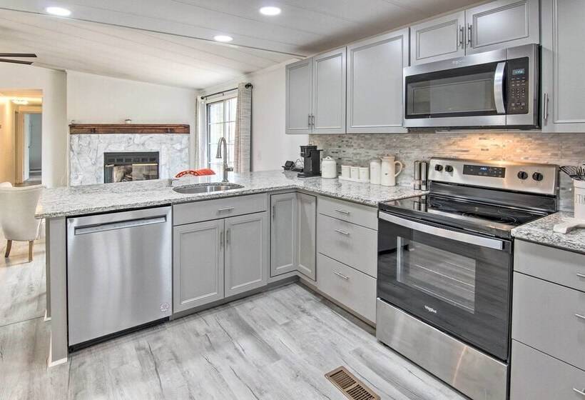 Cozy Asheville Cottage W/ Grill & Fire Pit!