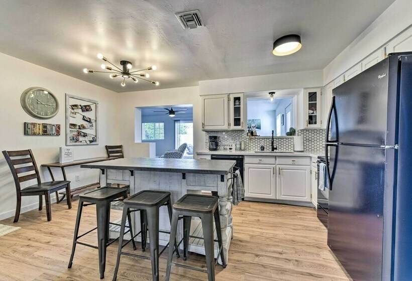 Downtown Gilbert Home: Fenced Yard, Fire Pit!