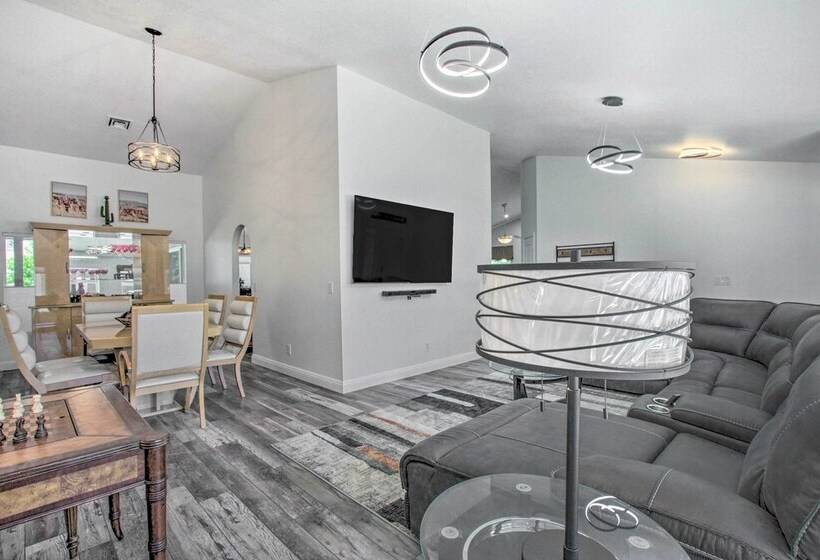 Glendale Oasis W/ Saltwater Pool & Hot Tub!