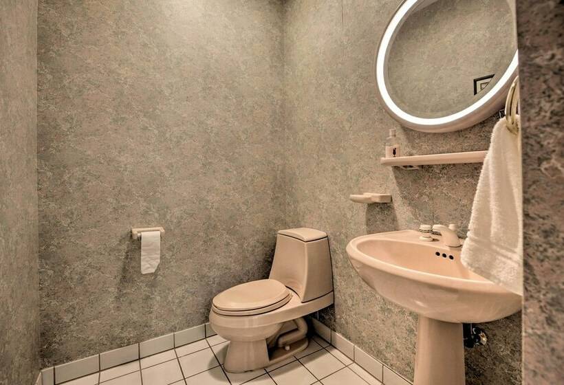 Home With Wraparound Deck + Blue Ridge Mtn Views!