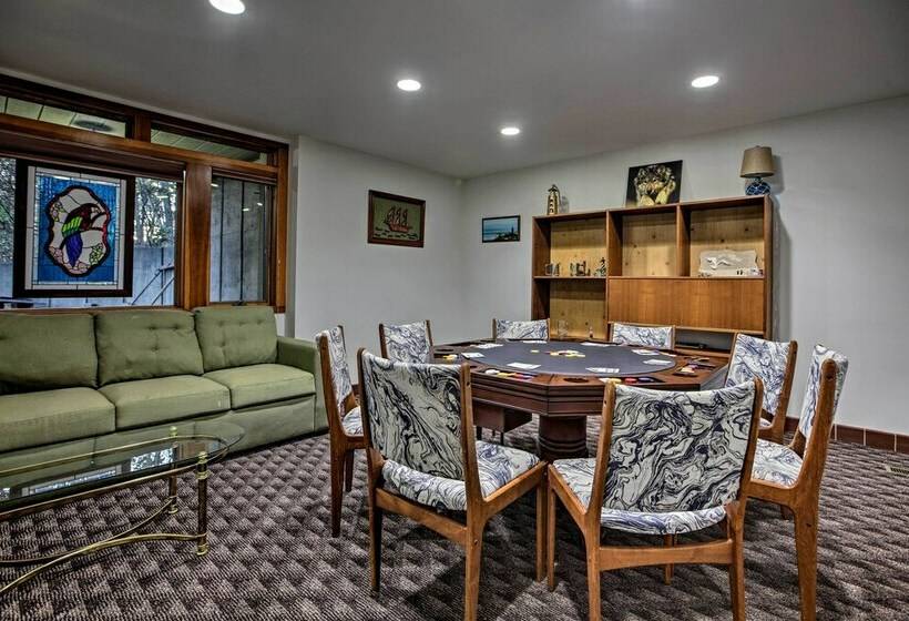 Home With Wraparound Deck + Blue Ridge Mtn Views!