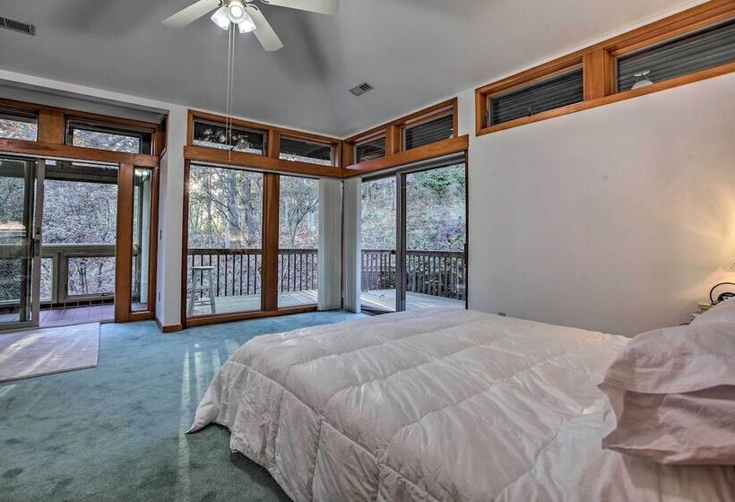 Home With Wraparound Deck + Blue Ridge Mtn Views!