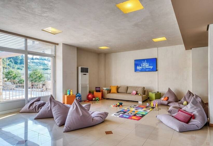 בית מלון כפרי Black And White Boho Resort