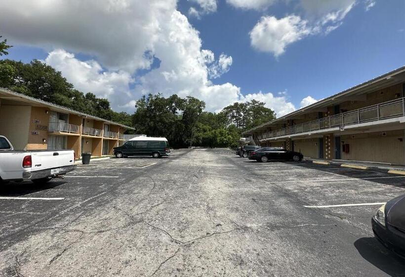 هتل Kampus Inn By Oyo Gainesville  University Area