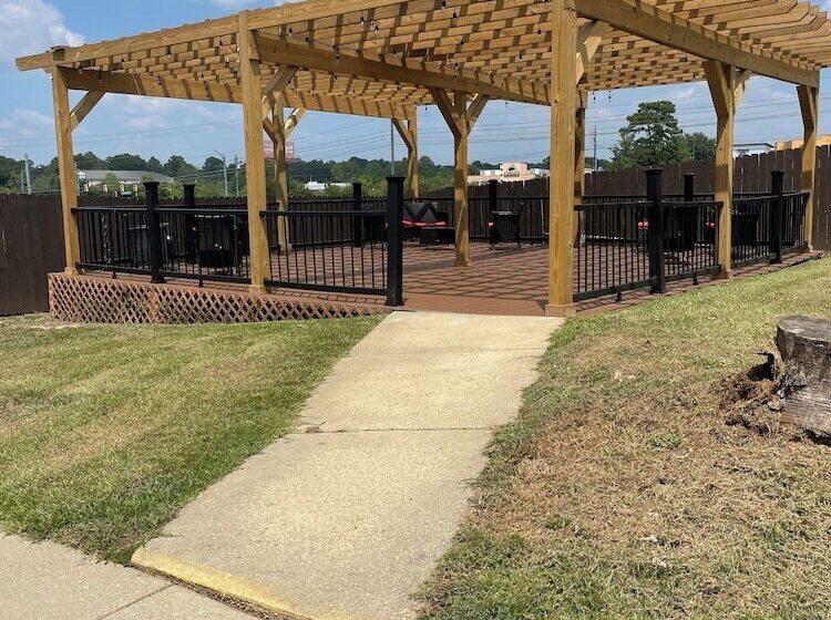 هتل Ramada By Wyndham Studio Suites Dothan