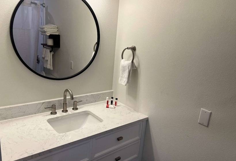 هتل Ramada By Wyndham Studio Suites Dothan