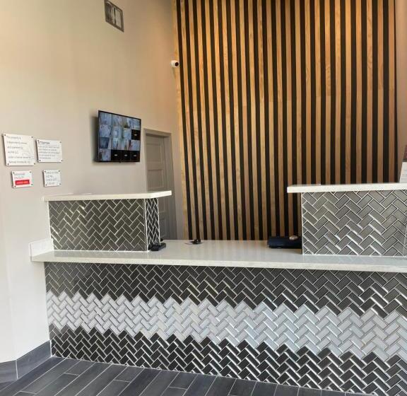 هتل Ramada By Wyndham Studio Suites Dothan