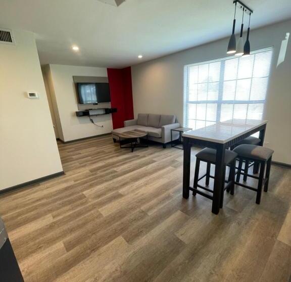 هتل Ramada By Wyndham Studio Suites Dothan