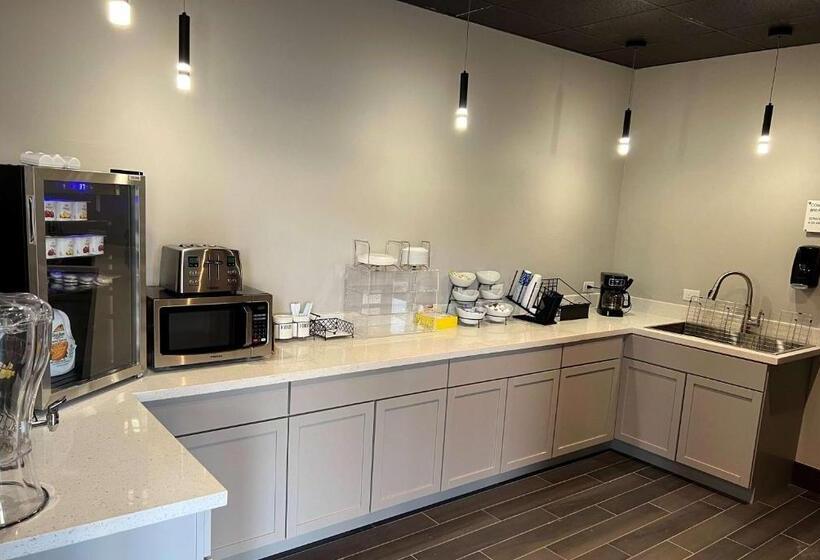 هتل Ramada By Wyndham Studio Suites Dothan