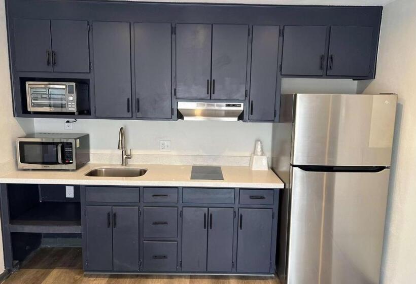 هتل Ramada By Wyndham Studio Suites Dothan