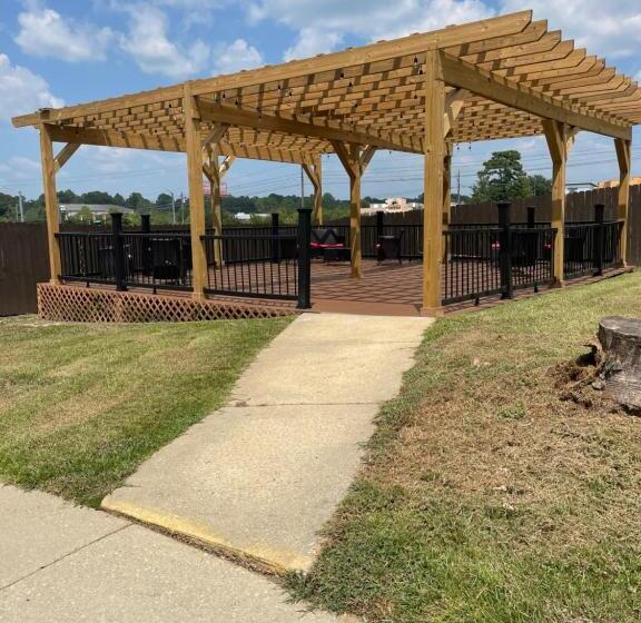 هتل Ramada By Wyndham Studio Suites Dothan