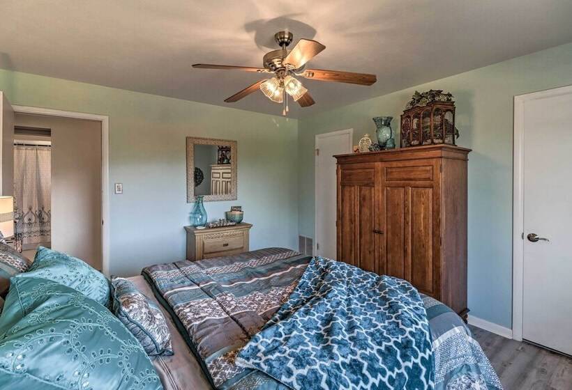 Large Home W/ Games: Walk To Bull Shoal Lake!