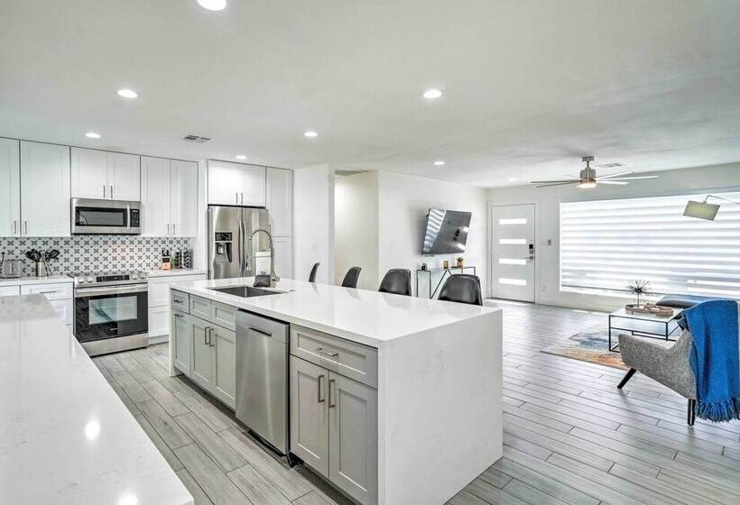 Modern Scottsdale Oasis W/ Pool & Game Room!