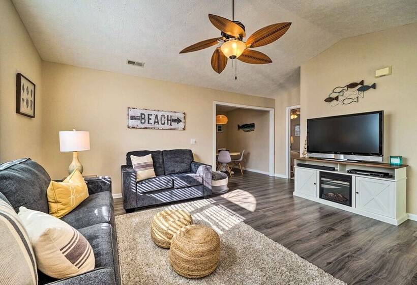 Oak Island Hideaway Hut ~ 1 Mi To Long Beach!