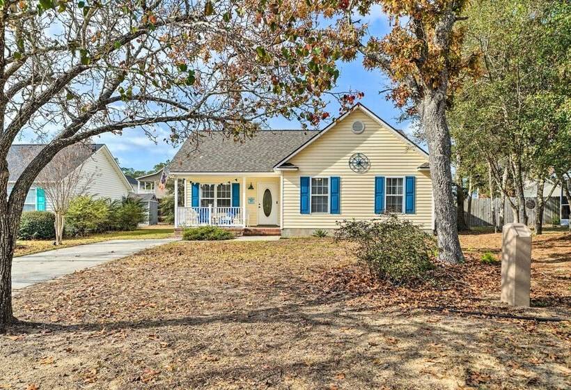 Oak Island Hideaway Hut ~ 1 Mi To Long Beach!