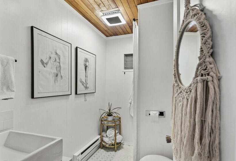 پانسیون Cedar And Sage