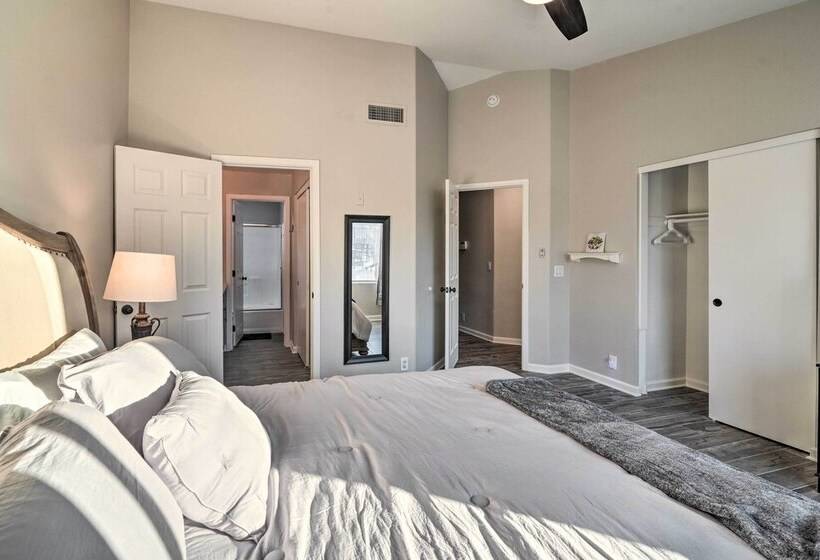 Peoria Home W/ Fenced Outdoor Pool + Yard!