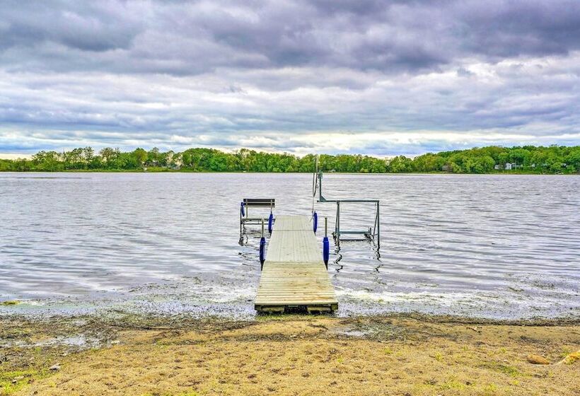Quaint Lake Jefferson Cabin W/ Deck & Gas Grill!