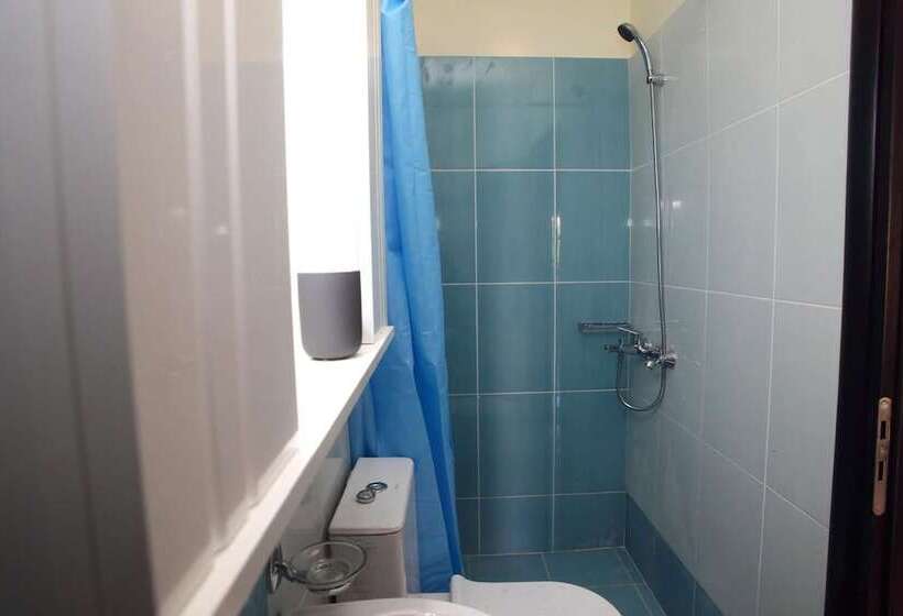 اقامتگاه Charming 4 Bed House In Nikiana