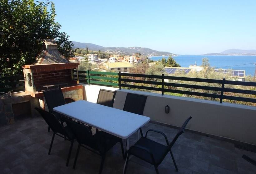 اقامتگاه Impeccable 4 Bed House In Nikiana