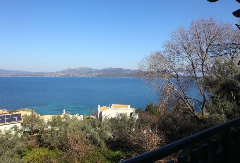 住所  Impeccable 4 Bed House In Nikiana