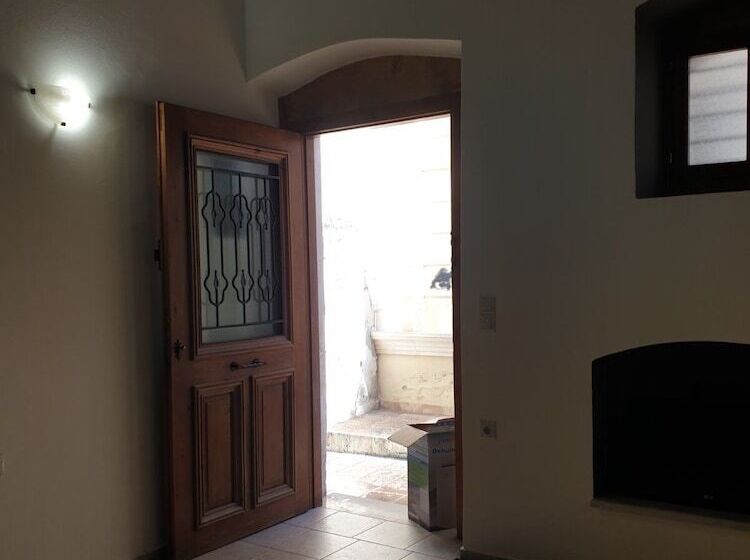 اقامتگاه Maisonette Nineta In The Heart Of The City