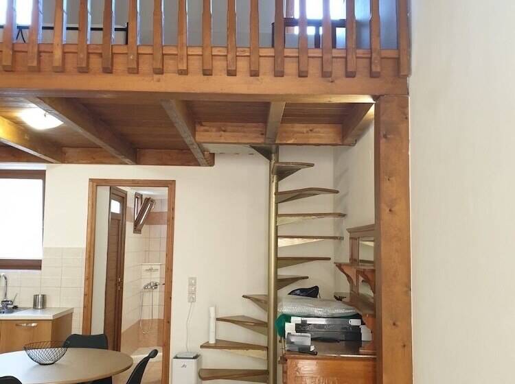 اقامتگاه Maisonette Nineta In The Heart Of The City