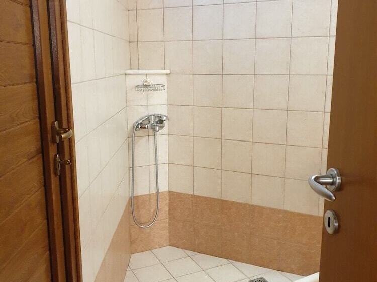 اقامتگاه Maisonette Nineta In The Heart Of The City